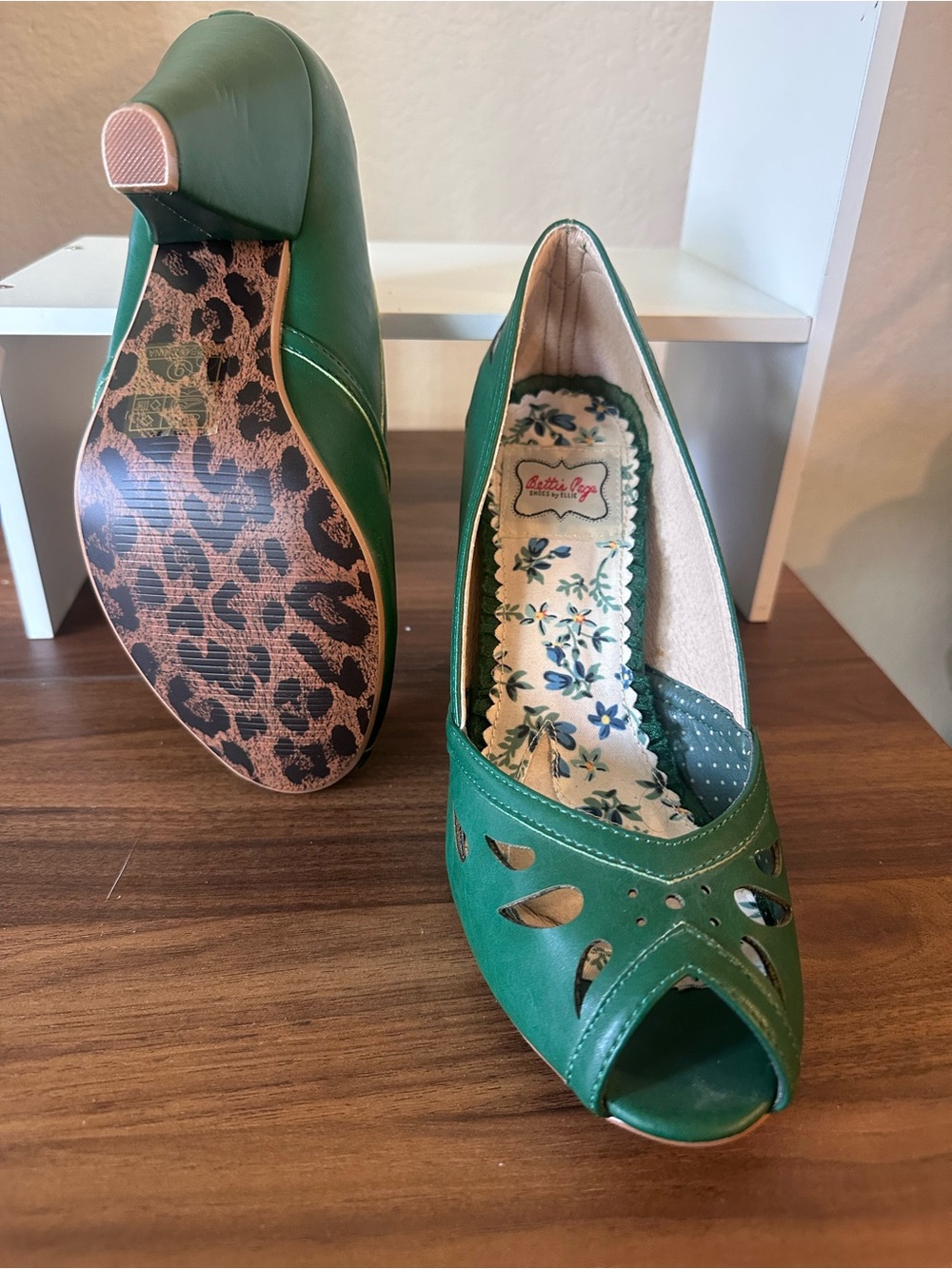 Bettie Page Green Cutout Peep-Toe Heels - Picture 3 of 3